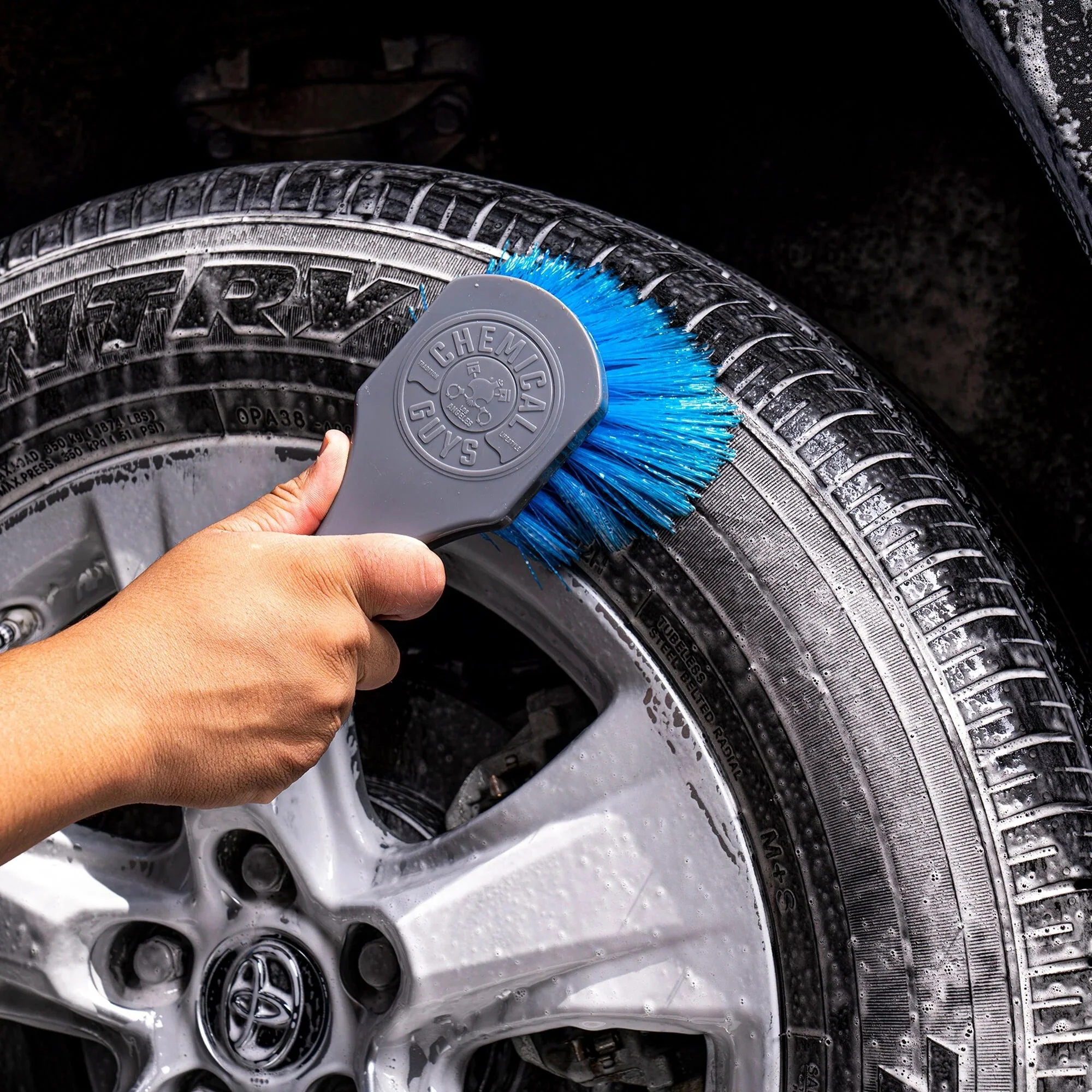 Big Blue Stiffy Heavy Duty Tyre Brush - Image 6