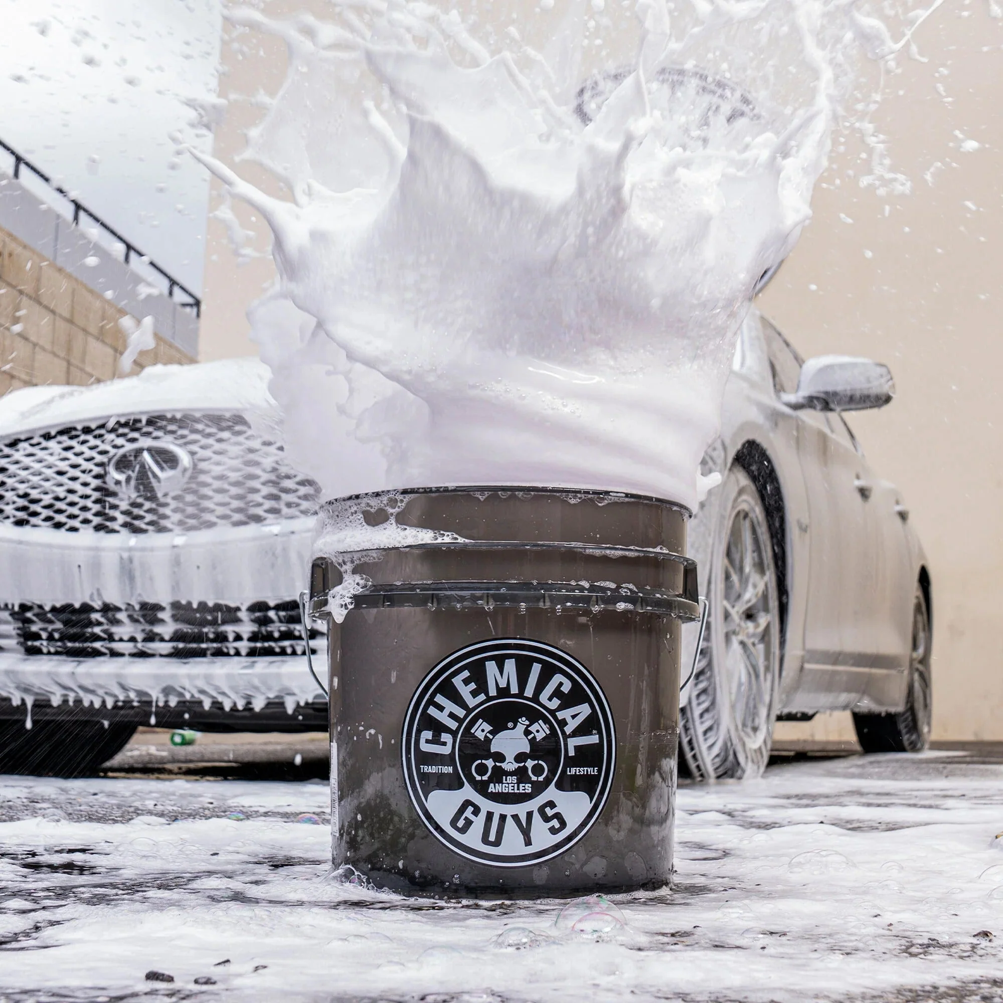 Heavy Duty Ultra Clear Smoked Obsidian Black Bucket (4.25 Gal) - Image 10